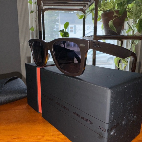 Ray-Ban Original Wayfarer Custom Tortoise with Polarized Lenses - Picture 7 of 12